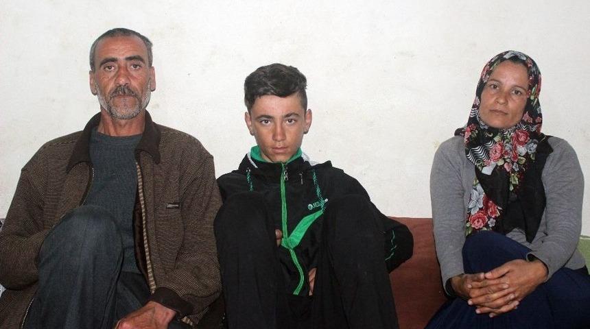 Ter&ouml;r Mağduru Afrinliler T&uuml;rkiye&rsquo;de Mutlu