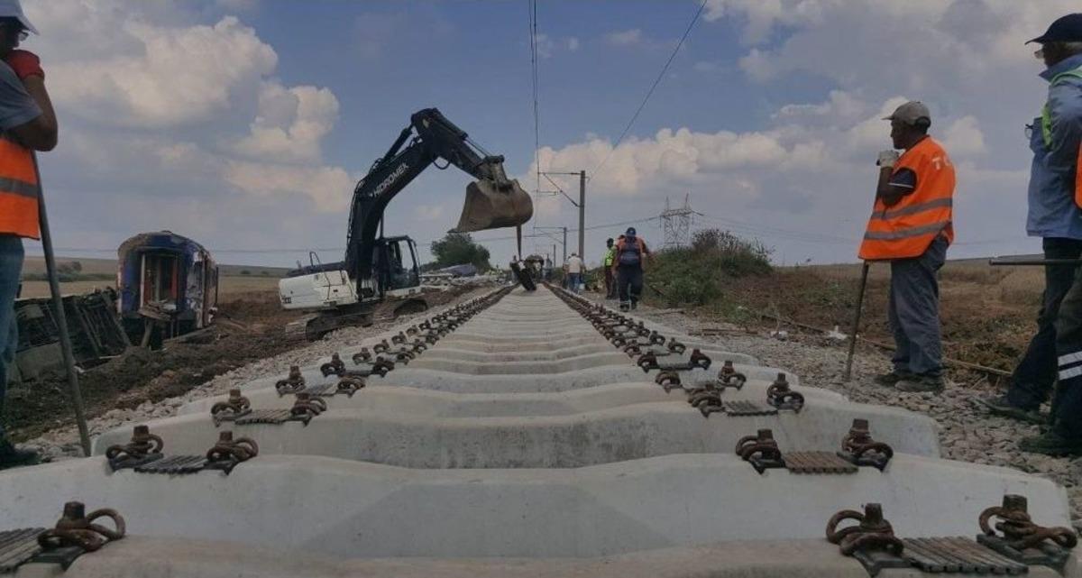 Tren Kazasının Yaşandığı B&ouml;lgede Raylar Onarılıyor