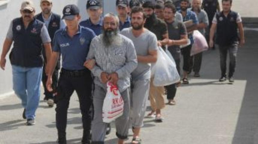Kendisini &rsquo;şeyh&rsquo; İlan Edip Mahkeme Kurup &rsquo;kadı&rsquo; Oldu, Tutuklandı