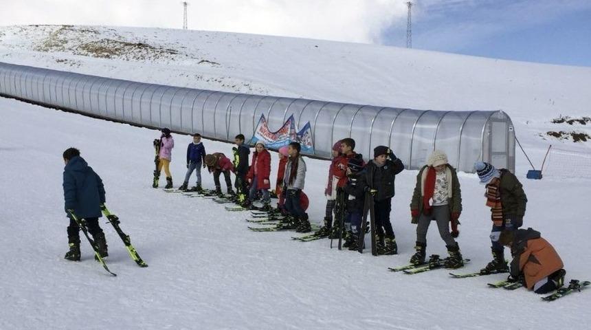 &Ouml;ğrencilere Kayak Eğitimi