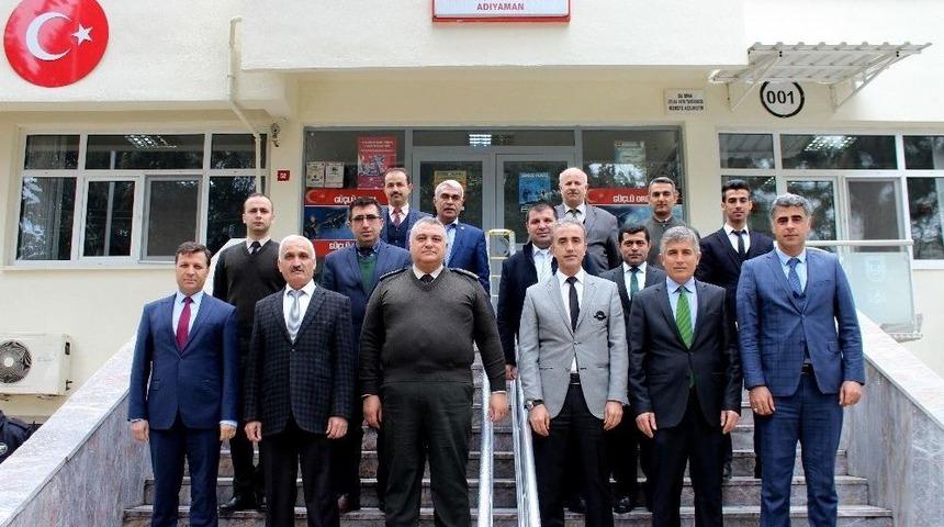 M&uuml;d&uuml;r &Ccedil;elik Ve Beraberindekiler G&ouml;n&uuml;ll&uuml; Asker Olmak İ&ccedil;in Dilek&ccedil;e Verdi