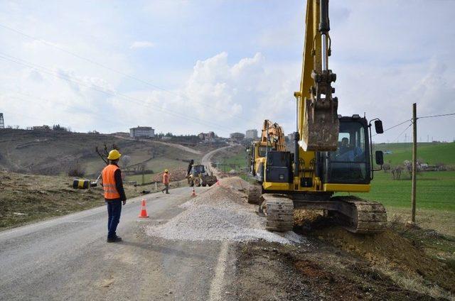 Kocaköy’de Kanalizasyon Ve İçmesuyu Şebekesi Döşeniyor