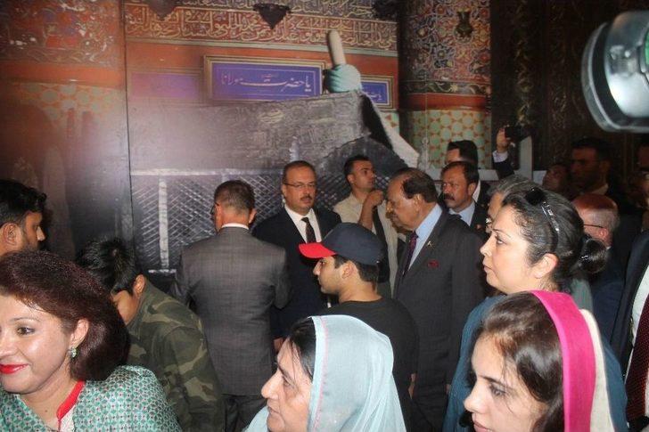 Pakistan Cumhurbaşkanı Hüseyin, Mevlana Hazretlerinin Türbesini Ziyaret Etti G2