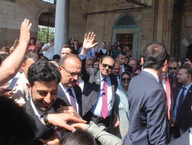 Pakistan Cumhurbaşkanı Hüseyin, Mevlana Hazretlerinin Türbesini Ziyaret Etti G4