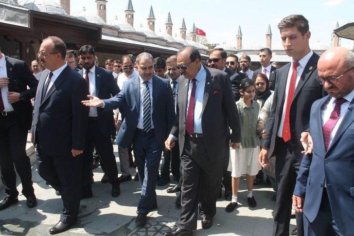 Pakistan Cumhurbaşkanı Hüseyin, Mevlana Hazretlerinin Türbesini Ziyaret Etti G5