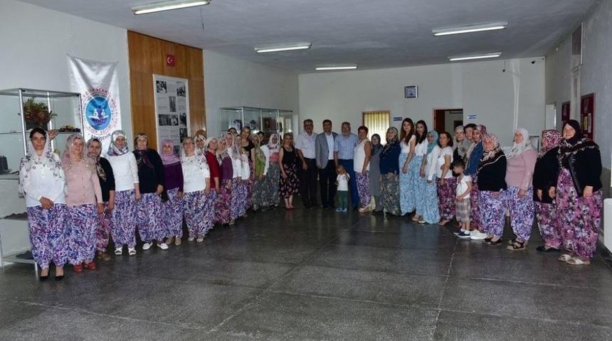 Hep Birlikte Şalvar Dikmeyi &Ouml;ğrendiler