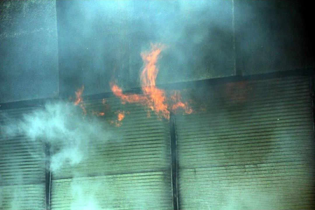 Samsun&rsquo;da Plastik Deposu 10 Dakikada K&uuml;le D&ouml;nd&uuml;