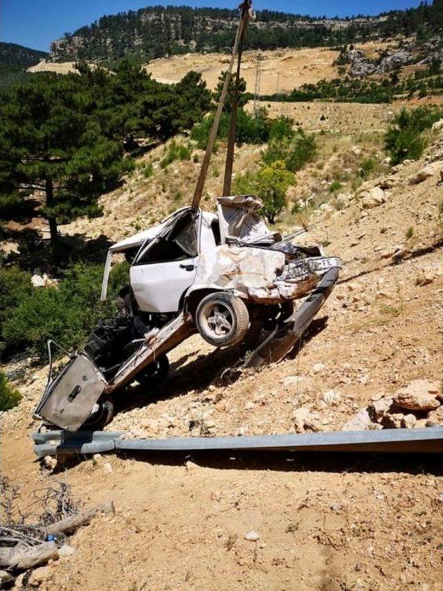 Hurdaya Dönen Otomobilden Sağ Çıktılar 1