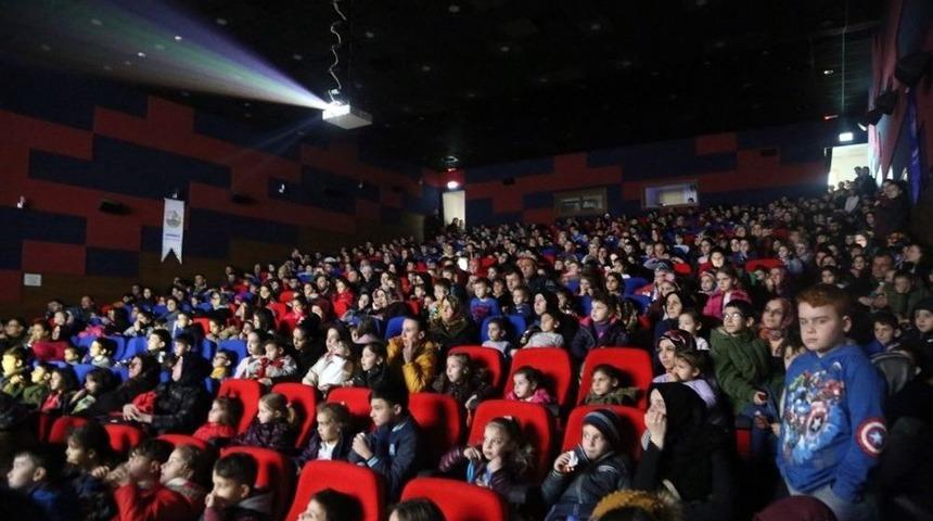 Sapancalı &Ccedil;ocuklar Sinema İle Buluştu