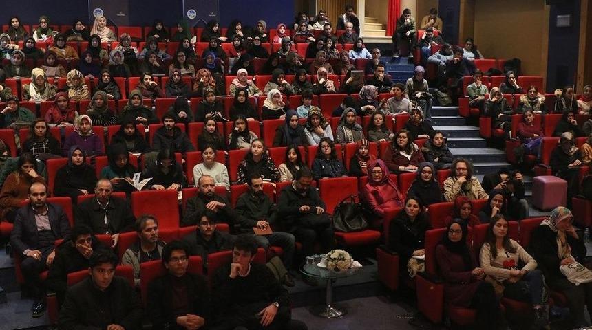 Prof. Dr. &Uuml;mit Meri&ccedil;: "kitap Her An Yanımızda Olan Bir Dosttur"