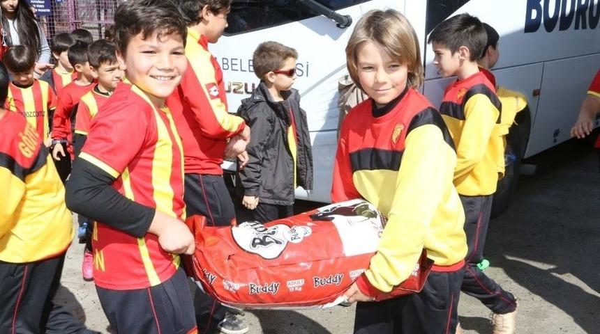 Minik Sporculardan Barınağa Ziyaret