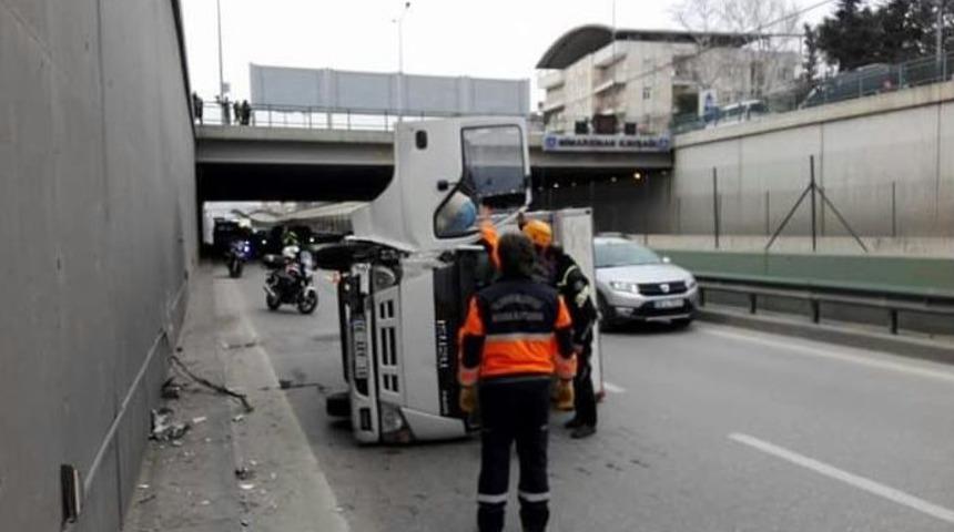 Bat&ccedil;ıkta Yan Yattan Kamyonda Can Pazarı