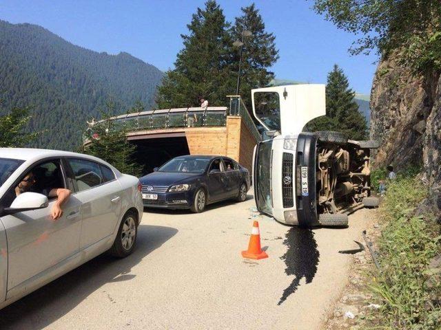 Uzungöl’de Kaza: 3 Yaralı