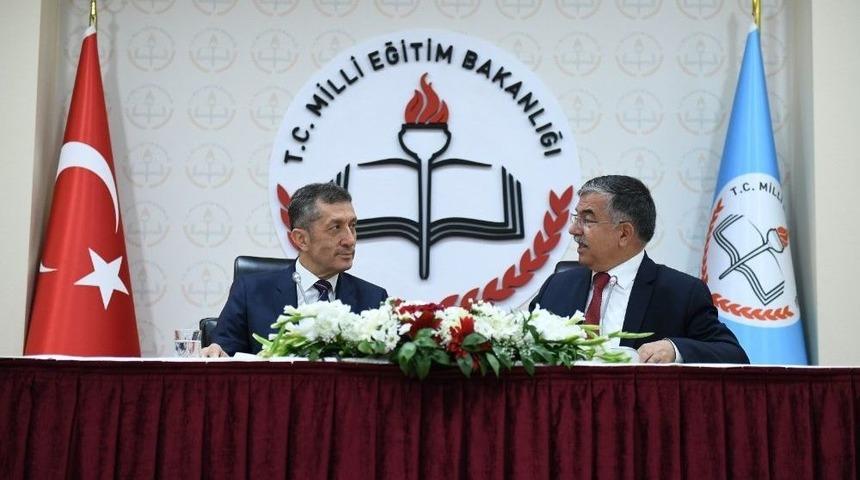Milli Eğitim Bakanı Ziya Sel&ccedil;uk G&ouml;revini Devraldı