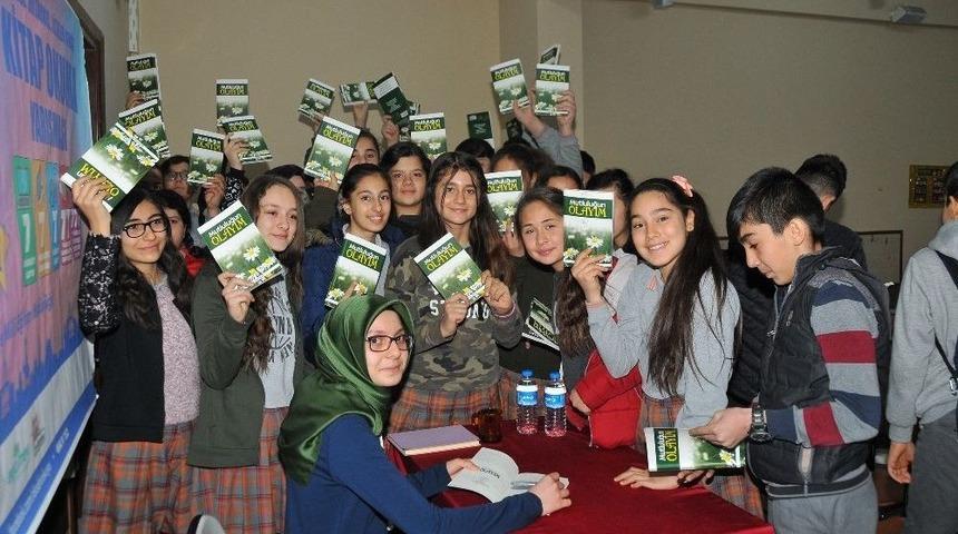 Akşehirli 17 Yaşındaki Yazar Öğrencilerle Buluştu