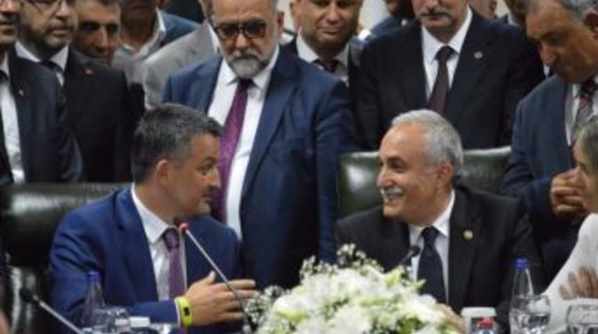 Bakan Fakıbaba G&ouml;revini Yeni Bakan Pakdemirli&rsquo;ye Devretti