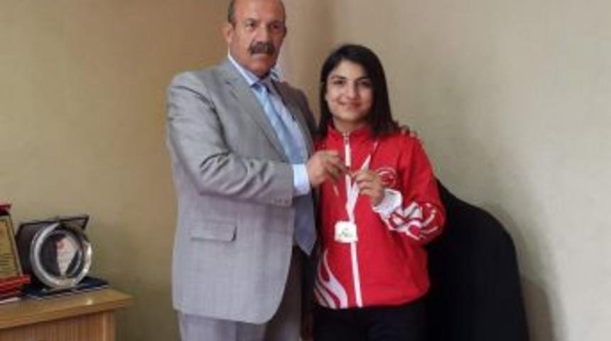 Bedriye Aksu G&uuml;reşte T&uuml;rkiye Şampiyonu Oldu