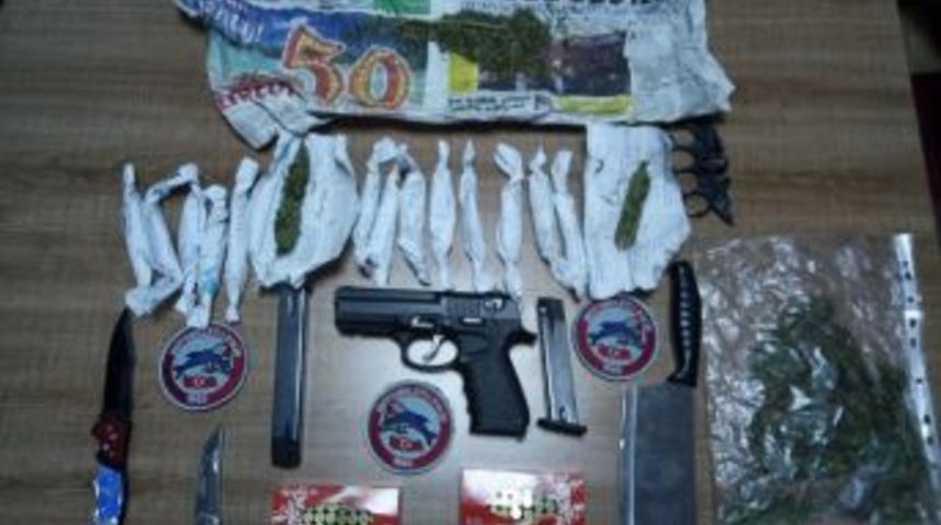 Sakarya&rsquo;da Uyuşturucu Operasyonu: 4 G&ouml;zaltı