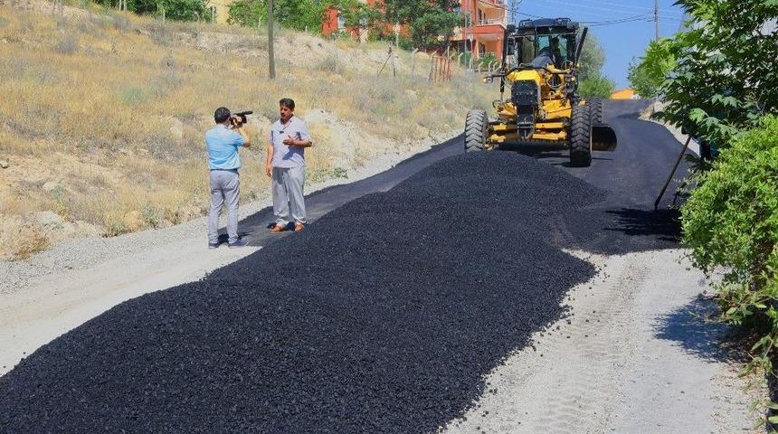 Yıldıztepe Mahallesinde Sıcak Asfalt &Ccedil;alışması Devam Ediyor