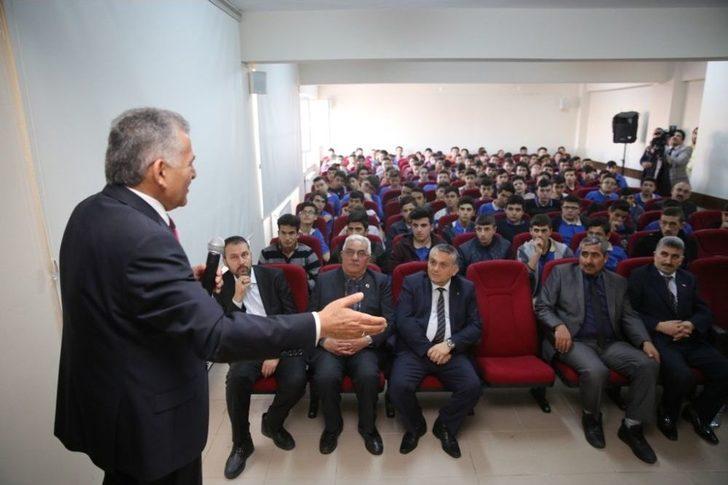 Başkan Büyükkılıç, Somuncu Baba İmam Hatip Lisesinde G4