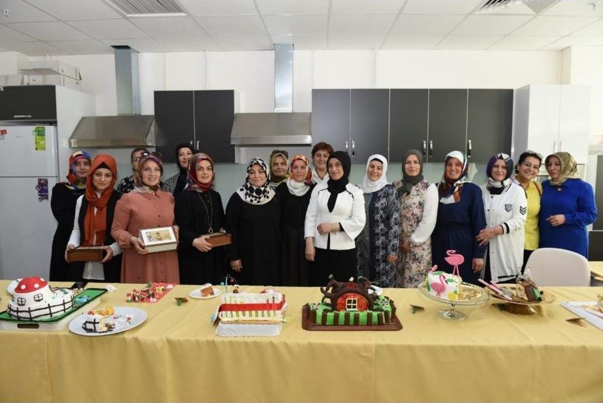 Pastacılık B&ouml;l&uuml;m&uuml; &Ouml;ğrencileri H&uuml;nerlerini Sergiledi