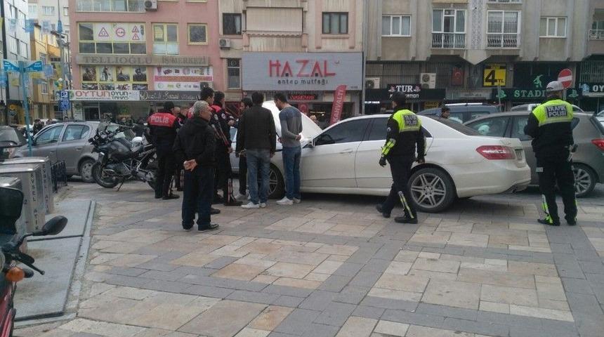 Ka&ccedil;an L&uuml;ks Otomobil Polisi Alarma Ge&ccedil;irdi