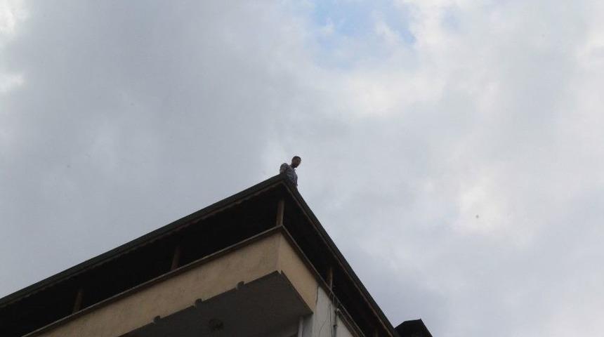 Bunalıma Giren Gen&ccedil; İntihar Etmek İstedi