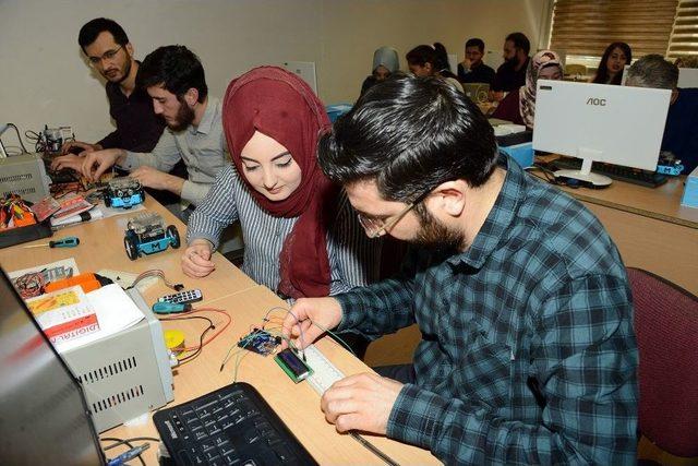 Komek&rsquo;ten Robotik Kodlama Eğitimi 1