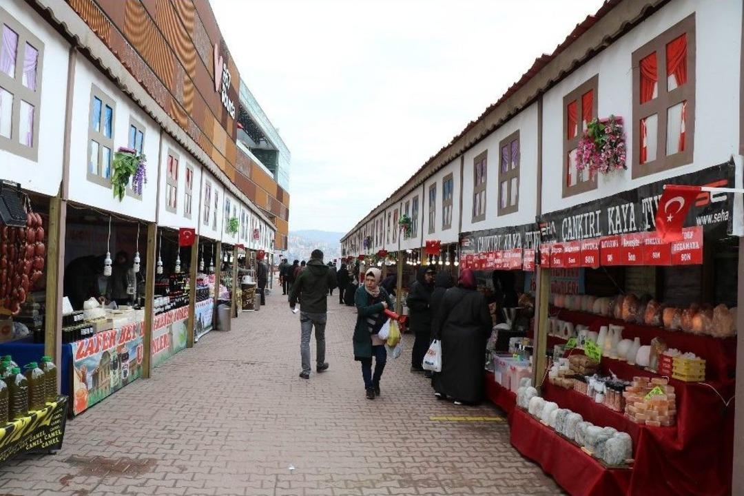 T&uuml;rkiye&rsquo;nin Y&ouml;resel Tatlarını Alışveriş Merkezine Taşıdılar