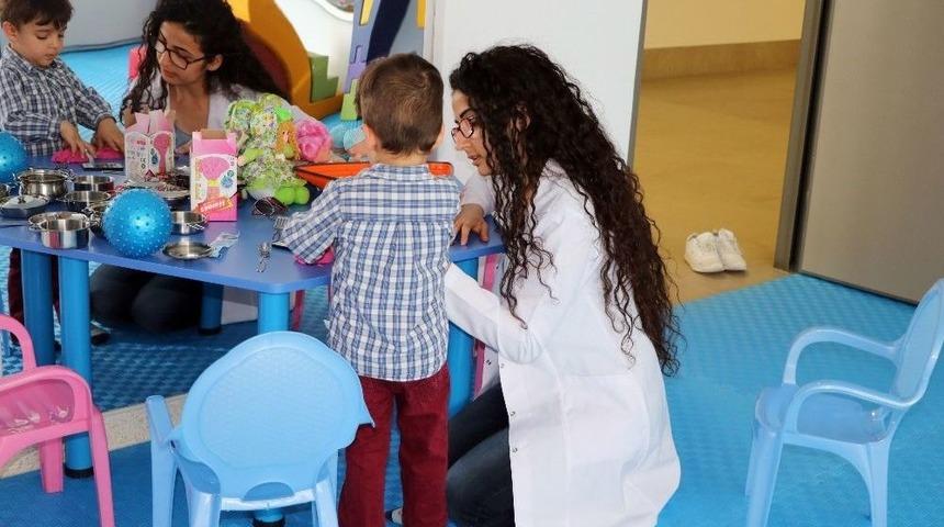 &Ccedil;ocuklar &lsquo;ergoterapi&rsquo; İle Engellerini Eğlenerek Aşıyor