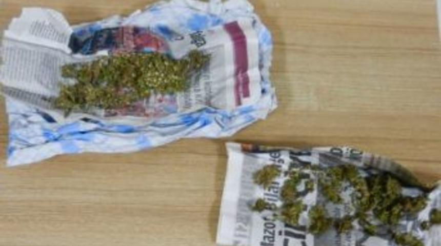 Şüpheli Şahısların Üzerinden Uyuşturucu Çıktı