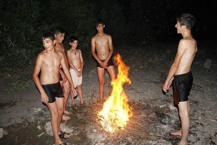 Çocukların Habur Çayı’nda Tehlikeli Gece Eğlencesi G3