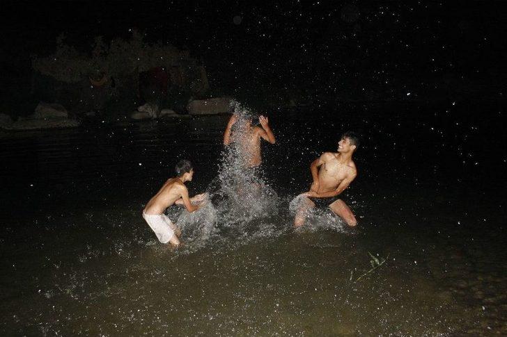 Çocukların Habur Çayı’nda Tehlikeli Gece Eğlencesi G4
