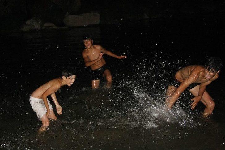 Çocukların Habur Çayı’nda Tehlikeli Gece Eğlencesi G5