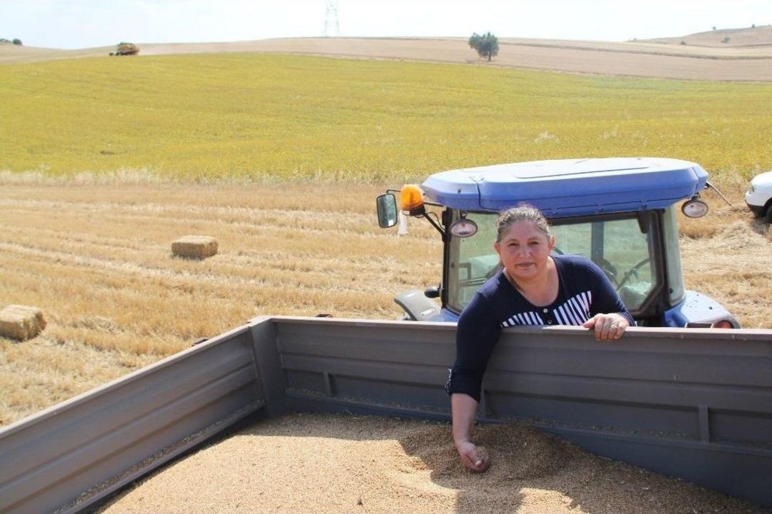 Eşini Kaybetti M&uuml;cadeleden Yılmadı Azmiyle K&ouml;yl&uuml; Kadınlara &Ouml;rnek Oldu