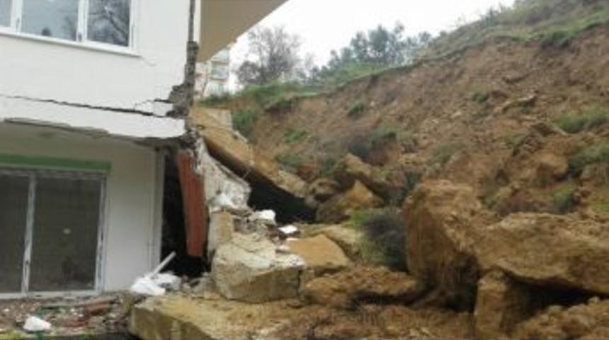 İstinat Duvarı Apartmanın &Uuml;zerine &Ccedil;&ouml;kt&uuml;