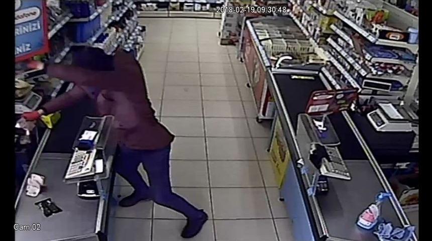 Markette Kasiyere Biber Gazı Sıkarak 60 Tl Gasp Eden Ş&uuml;pheli Tutuklandı