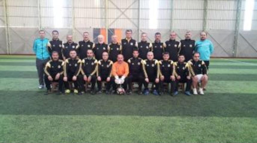 Masterler Futbol Takımı Kıbrıs Yolcusu