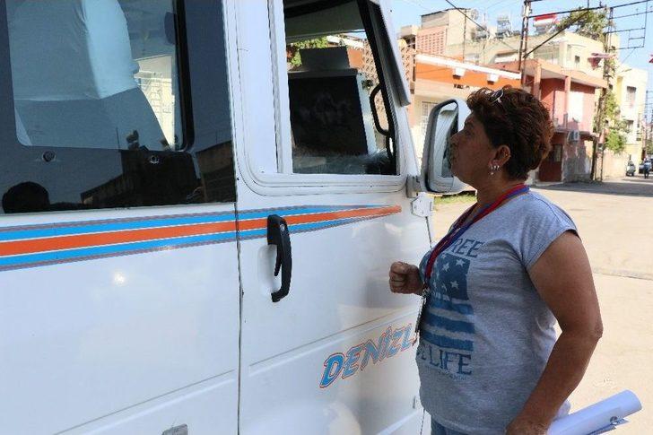 Mahallenin Fahri Trafik Polisi Ayşe Kaya Sokak Kedilerini Böyle Koruyor G4