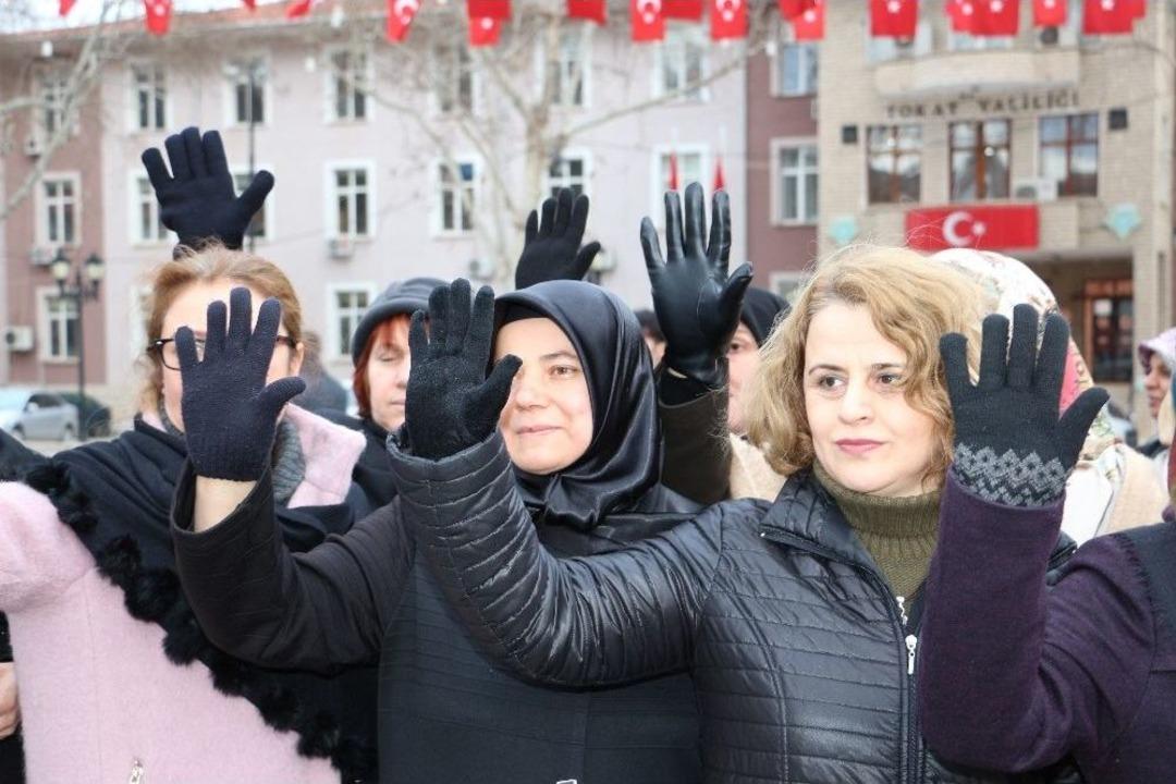 &Ccedil;ocuk İstismarına Siyah Eldivenle Tepki