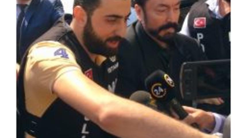 Adnan Oktar&rsquo;a Vatandaşlardan Tepki