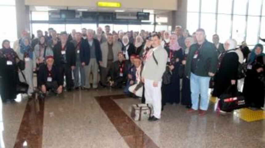 Umreciler Dualarla Uğurlandı