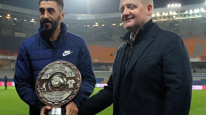 Mahmut Ve Visca&rsquo;ya Plaket Verildi