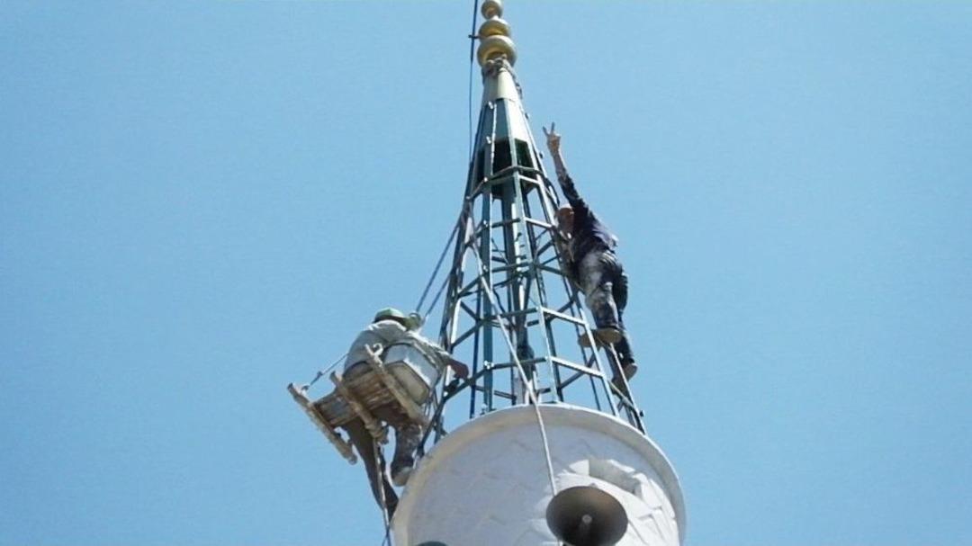 Bu &Ccedil;ift Ekmeklerini Minare Tepelerinde Kazanıyor