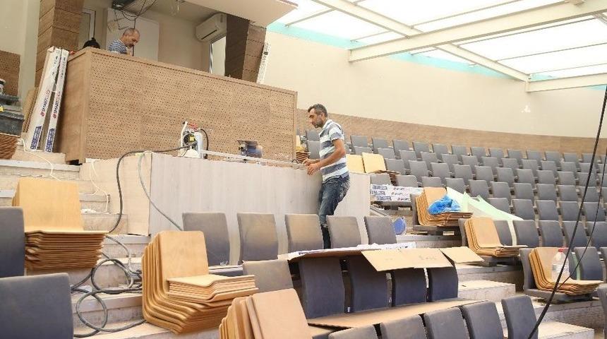 Yenilenen Tesiste Yıldızlar Ge&ccedil;idi