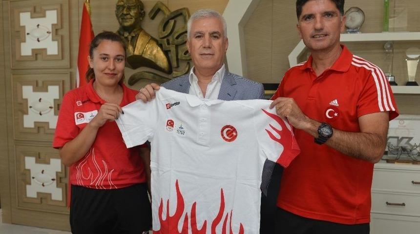 Altın Madalyayı Başkan Bozbey&rsquo;e Getirdi