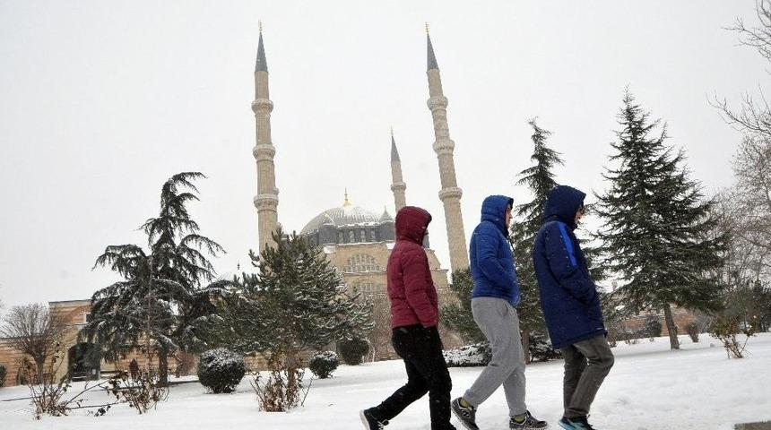 Edirne&rsquo;de &Ouml;ğrencilere Kar Tatili