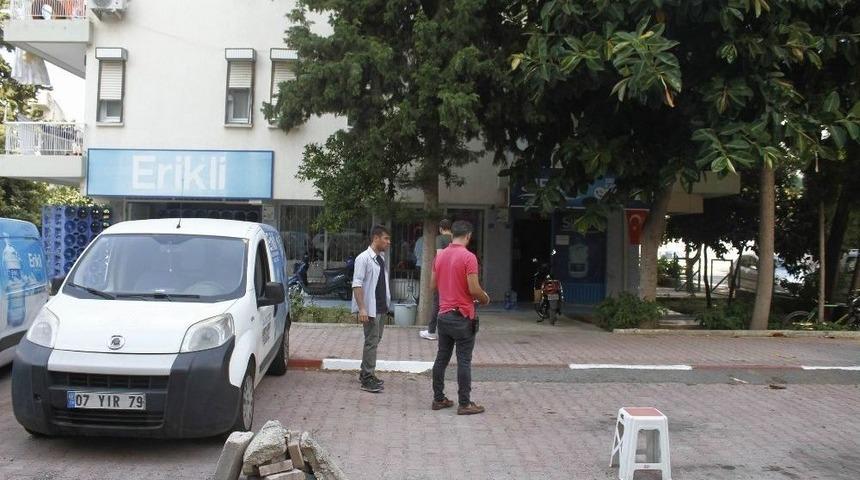 T&uuml;rk Bayrağı Direğiyle Birlikte &Ccedil;alındı