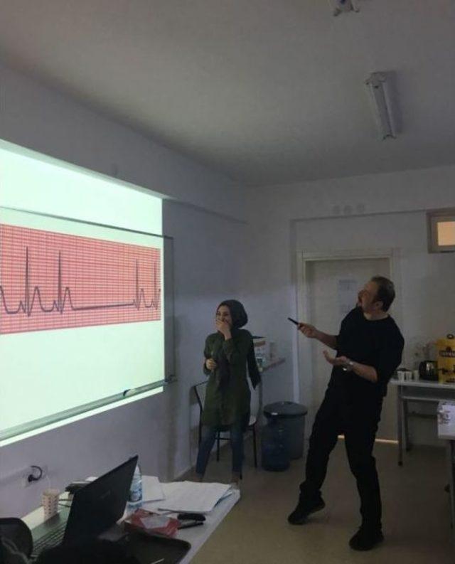 Öğrencilere Ekg, Aritmi Yönetimi Ve Elektriksel Tedaviler Eğitimi Verildi