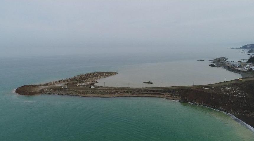 Rize-artvin Havalimanı&rsquo;nda 6 Ayda Deniz Dolgusu İ&ccedil;in 9 Milyon Ton Taş Kullanıldı